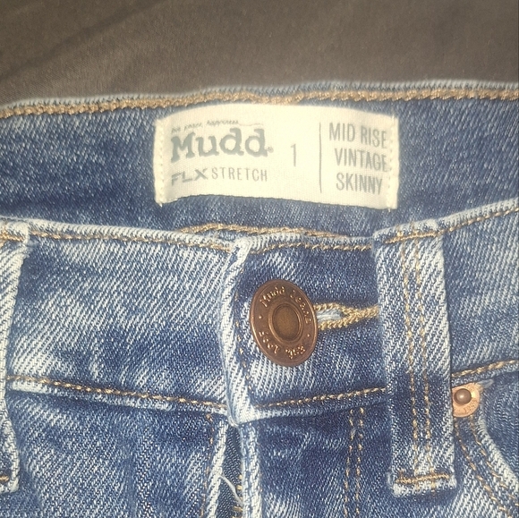 Mudd - Mid-rise Vintage Skinny Jeans - Picture 4 of 4